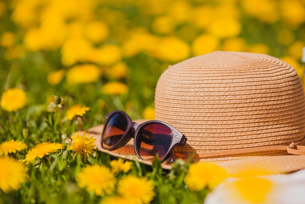 Summer hat and sunglasses with flowers